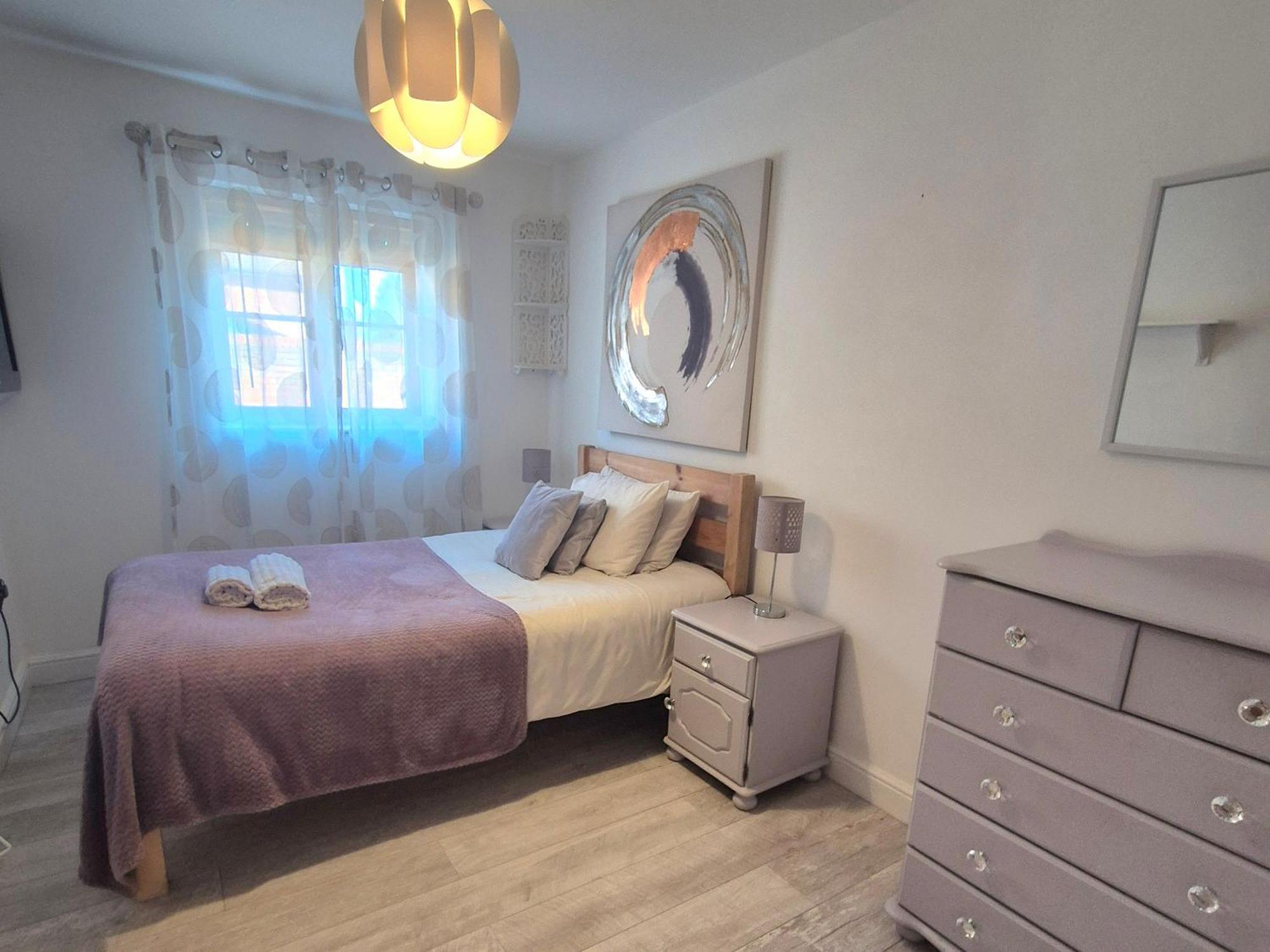 Spacious Two Bedroom Apartment With One Parking Space Thame Exteriér fotografie