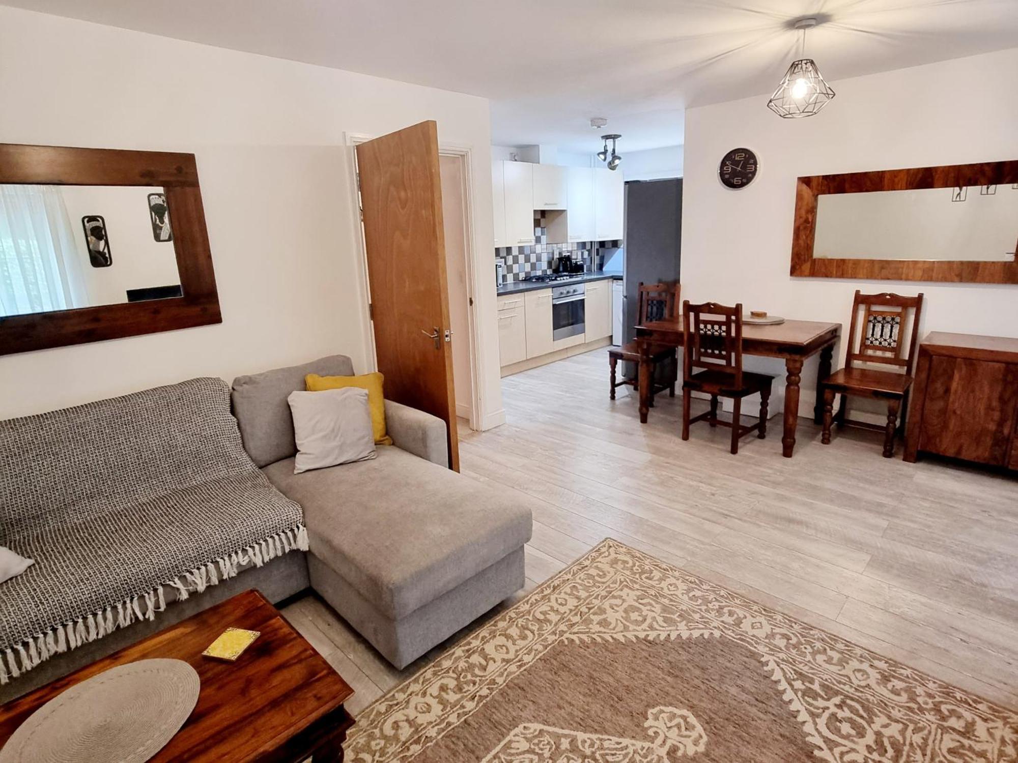 Spacious Two Bedroom Apartment With One Parking Space Thame Exteriér fotografie