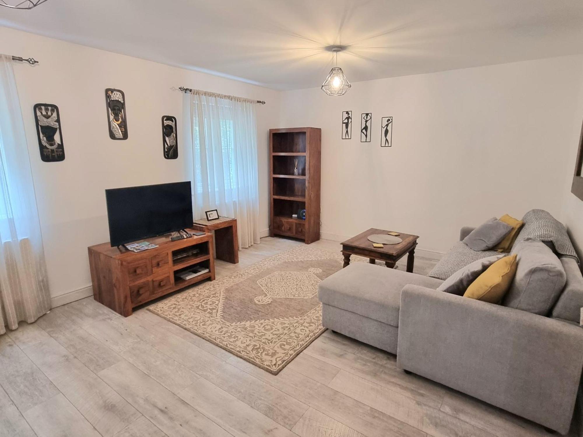 Spacious Two Bedroom Apartment With One Parking Space Thame Exteriér fotografie
